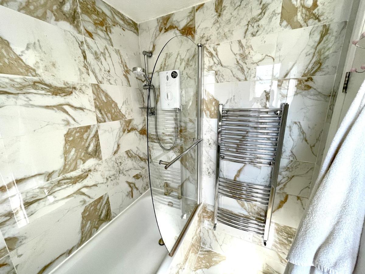 Beautiful 3-Bed Apartment At Swiss Cottage Лондон Экстерьер фото