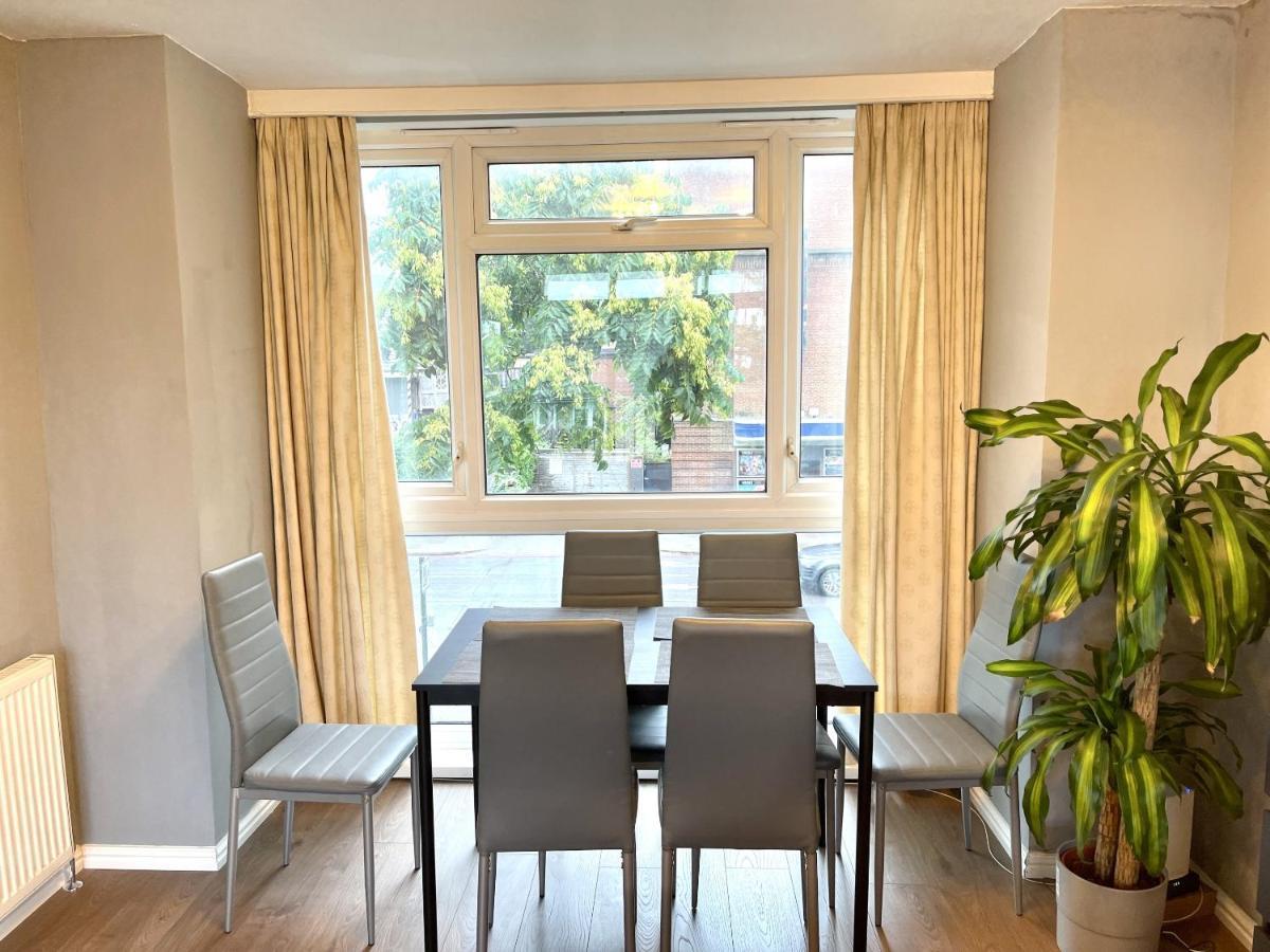 Beautiful 3-Bed Apartment At Swiss Cottage Лондон Экстерьер фото