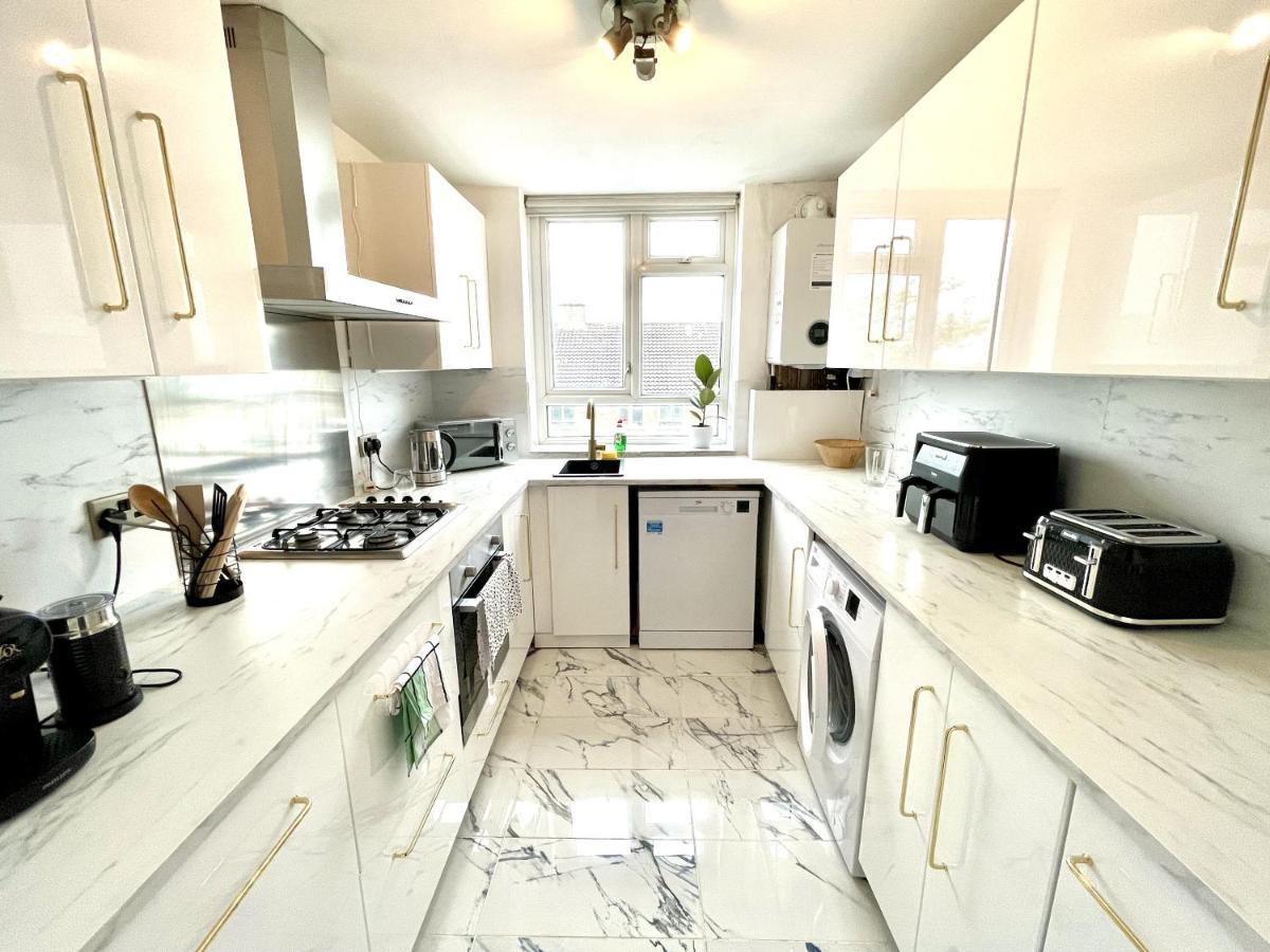 Beautiful 3-Bed Apartment At Swiss Cottage Лондон Экстерьер фото