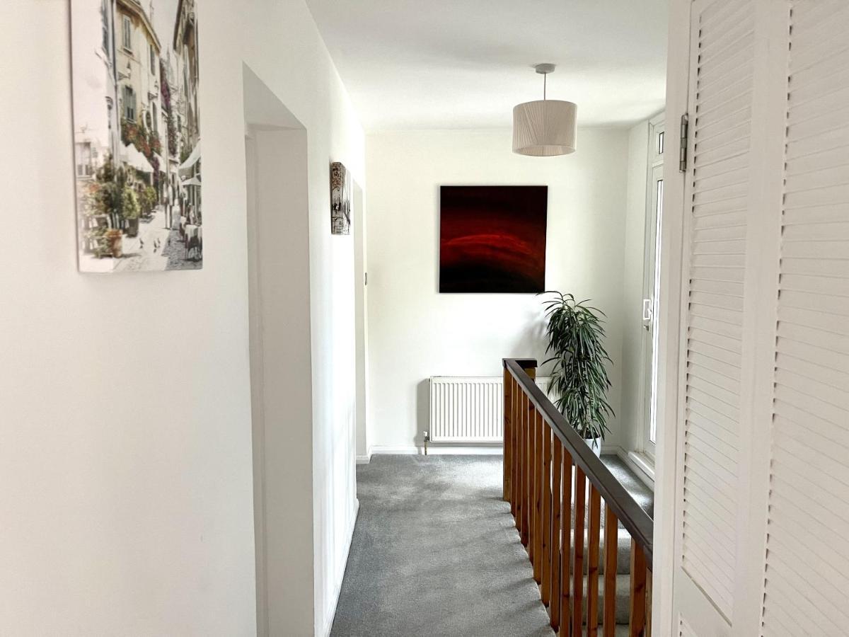 Beautiful 3-Bed Apartment At Swiss Cottage Лондон Экстерьер фото