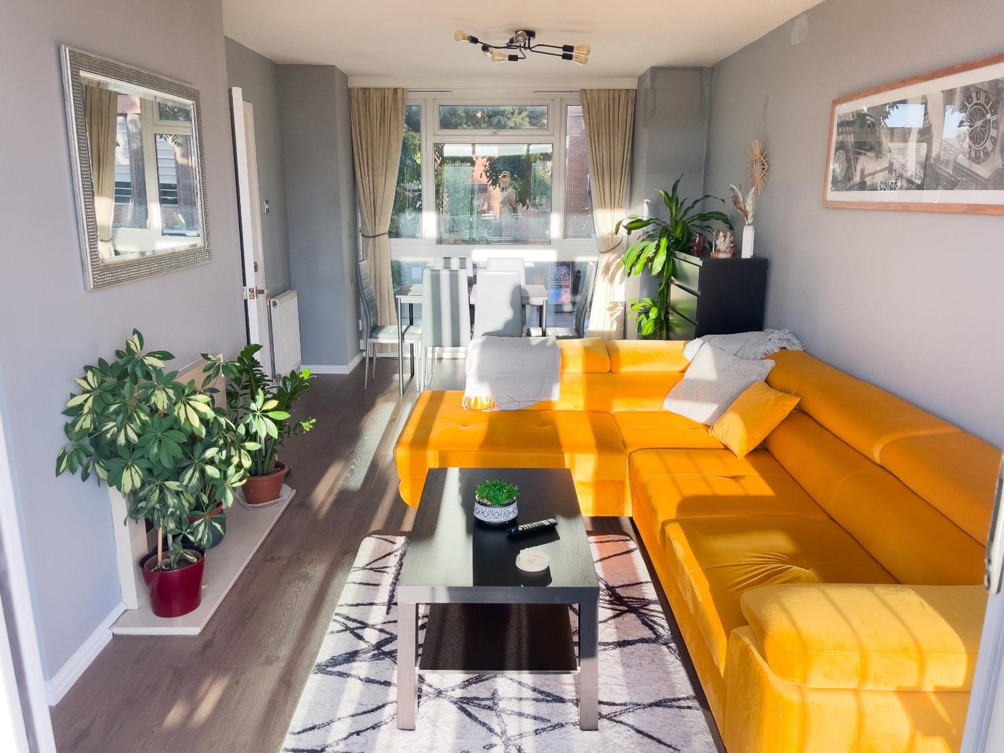 Beautiful 3-Bed Apartment At Swiss Cottage Лондон Экстерьер фото